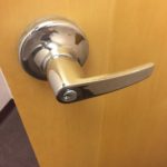 A door handle that is missing the lock.